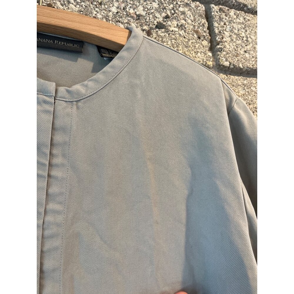 Banana Republic 100% Silk Gray 3/4 Sleeve Lightweight Womens Top - Size M